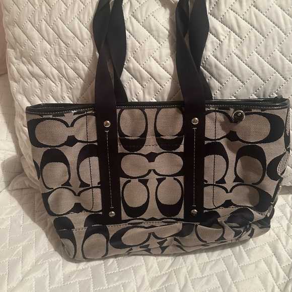 Coach purse. Like new - Picture 3 of 6
